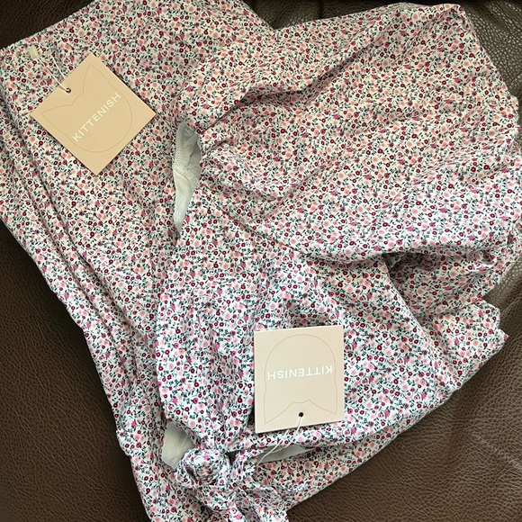 Kittenish Floral Set - Picture 2 of 2